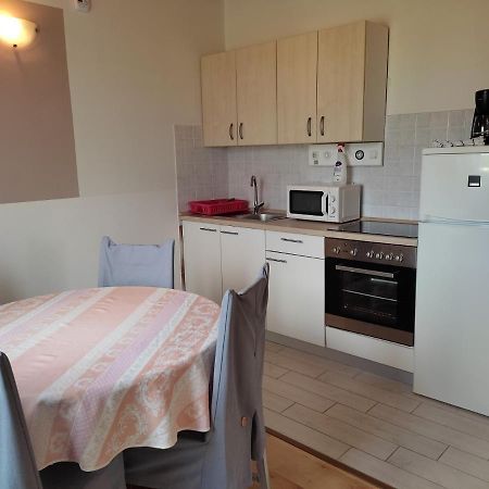 Apartment Arba 1 With Heated Pool Rab Town Eksteriør bilde