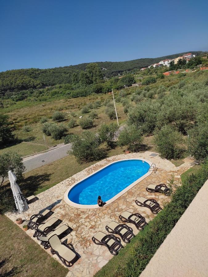 Apartment Arba 1 With Heated Pool Rab Town Eksteriør bilde