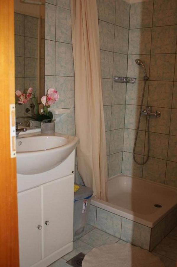 Apartment Arba 1 With Heated Pool Rab Town Eksteriør bilde