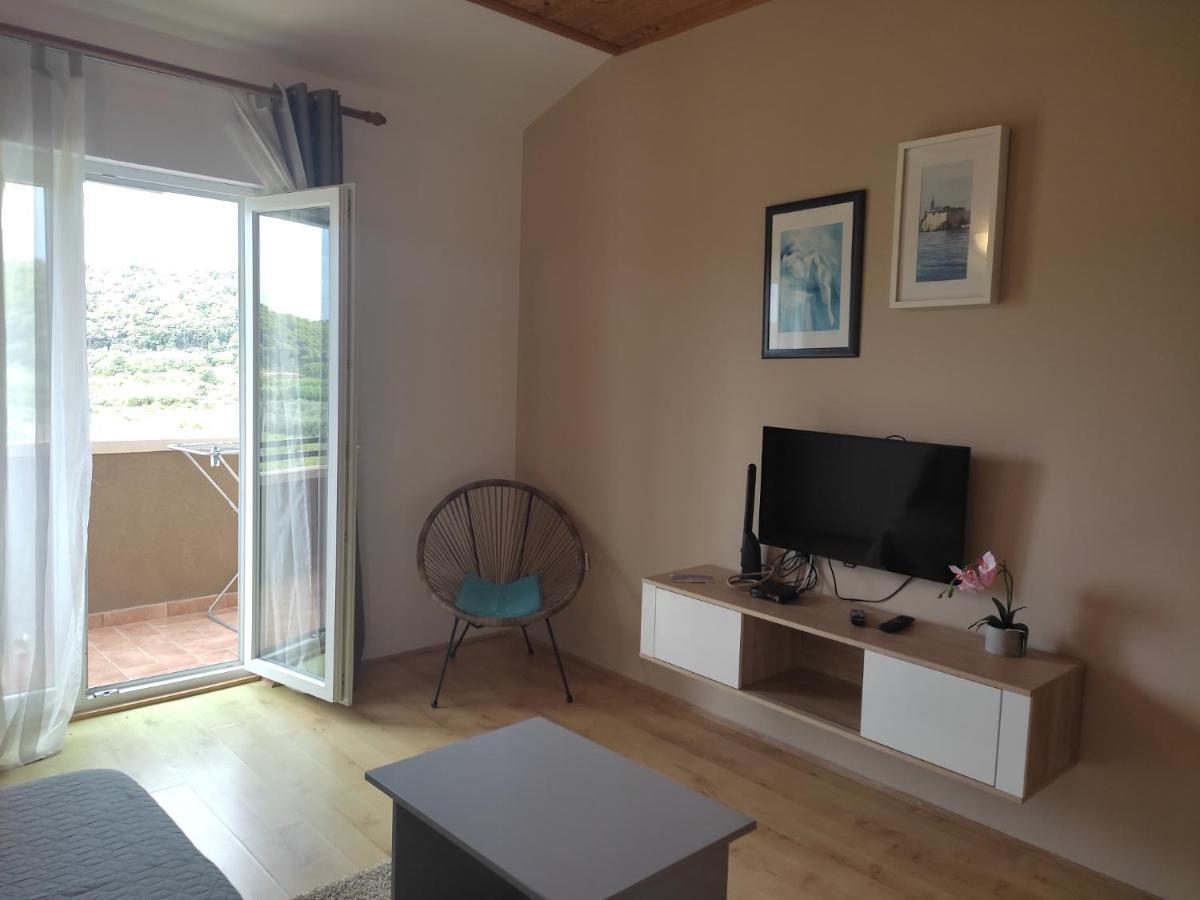 Apartment Arba 1 With Heated Pool Rab Town Eksteriør bilde